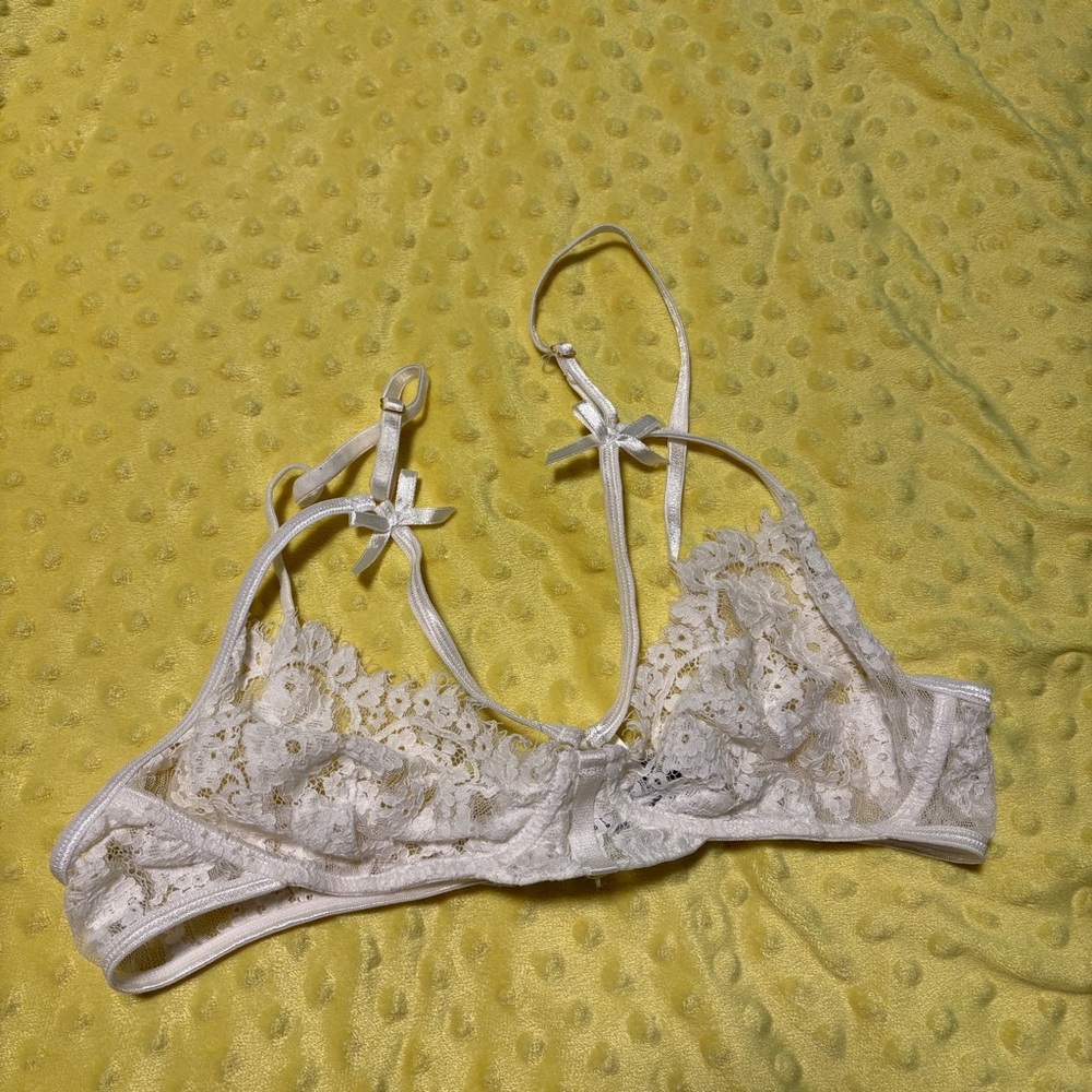 PrettyLittleThing White Lace Bralette - Size 6 (Medium)